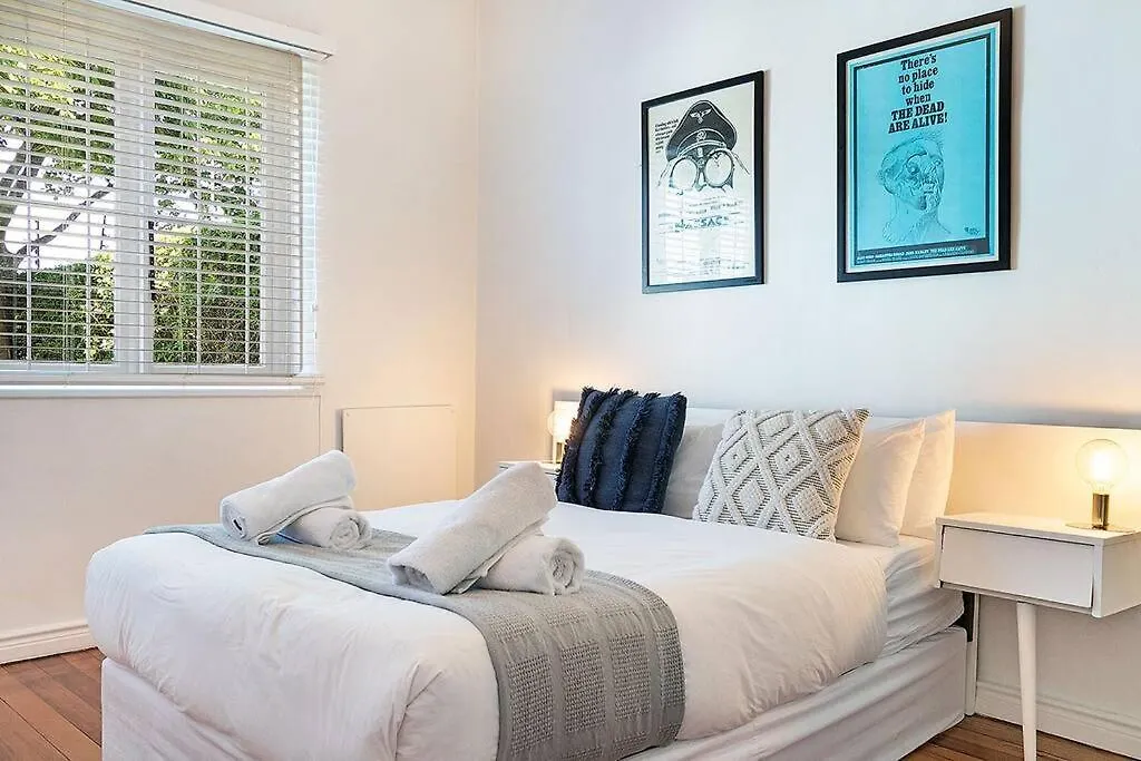 Hébergement de vacances Stunning 2-Bedroom House In Leafy Claremont Le Cap