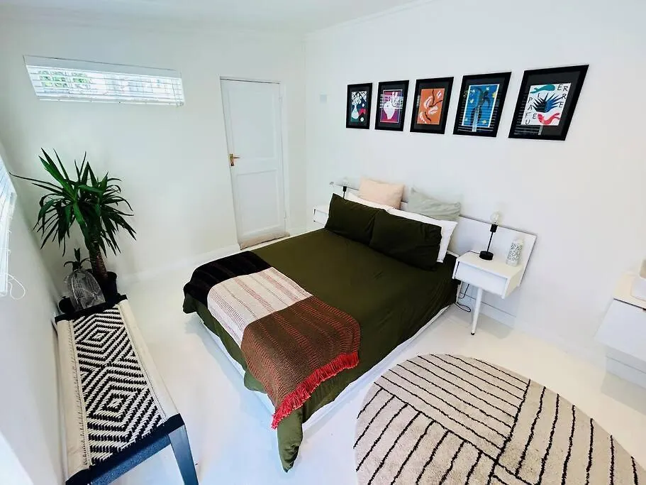 Stunning 2-Bedroom House In Leafy Claremont Le Cap 0*,